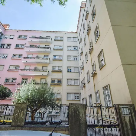 Apartment Charming Near Metro Lisbon