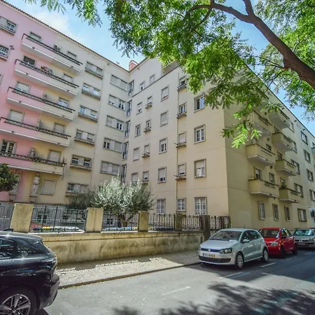 Apartment Charming Near Metro Lisbon