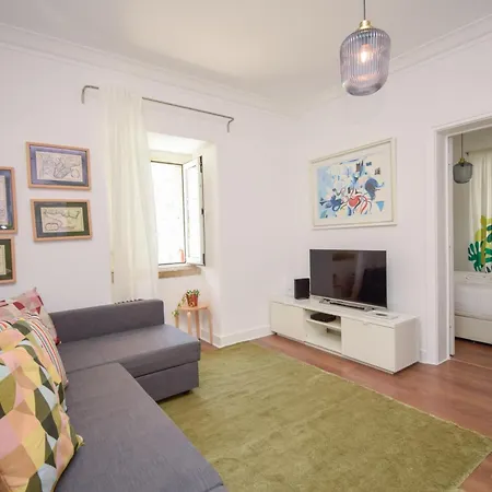 Charming Near Metro Apartman